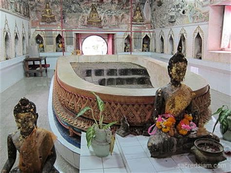 Samut Songkhram Temples (Wat), Thailand