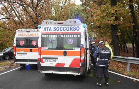 Moggio Si Schianta Contro Il Muro Sulla Provinciale Muore 77enne