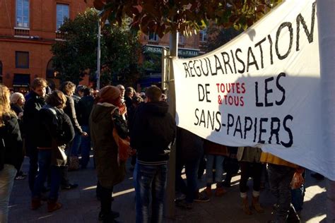 Manifestation Une Grande Marche Solidaire Avec Les Migrants En