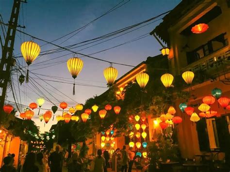 exploring lantern market hoi  immerse    magical space