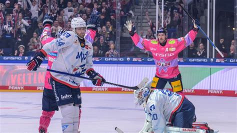 Gegen Mannheim Eisb Ren Erobern Tabellenf Hrung In Der Del Rbb