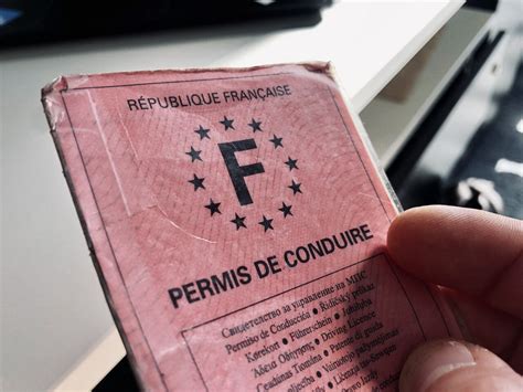 Le Permis De Conduire Rose Va Dispara Tre Et Il Faudra Le Changer