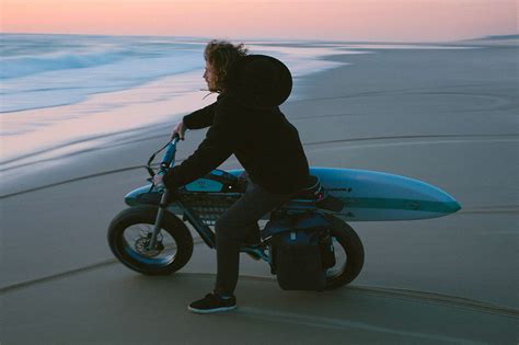 Super73 et VISSLA dévoilent le premier vélo électrique avec surf