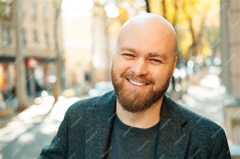 Premium Photo Close Up Portrait Of Smiling Bearded Man In Casual