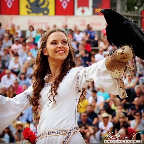 Épinglé par Lauratonlaveur sur Puy du fou Puy du fou Je m en fous Bal