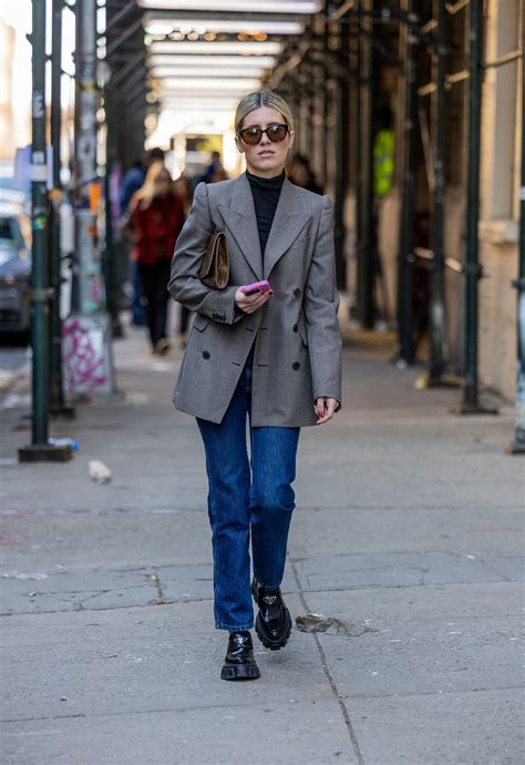 Cómo llevar mocasines y jeans según street style de Nueva York Otoño