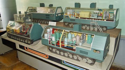 Как в СССР построили самоходную атомную станцию, а потом списали её в ...