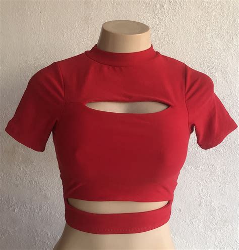 Crop Top Con Abierto En El Pecho Y La Cintura Crop Top Rojo Hype