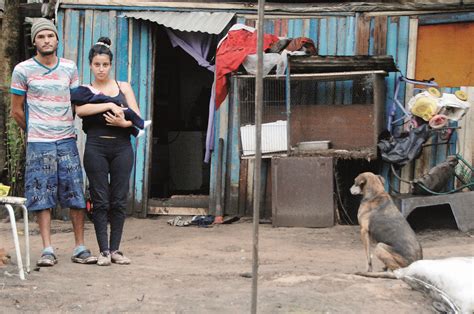 En Rivera Una Familia Solicita Un Hogar Digno Para Vivir Jornal A Plateia