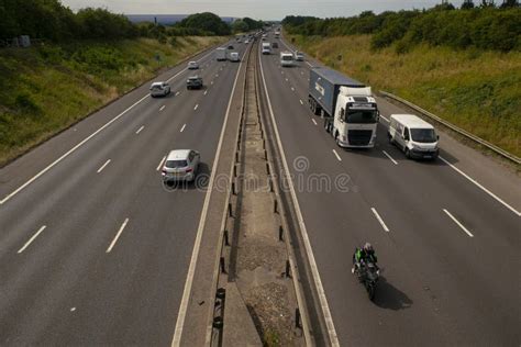 Starker Verkehr Auf Der Autobahn M Redaktionelles Stockfotografie