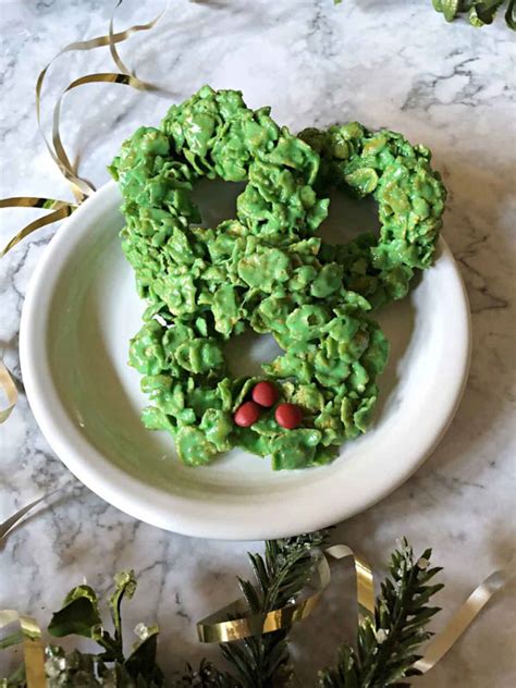 25 Festive Christmas Bake Sale Items That Sell Well