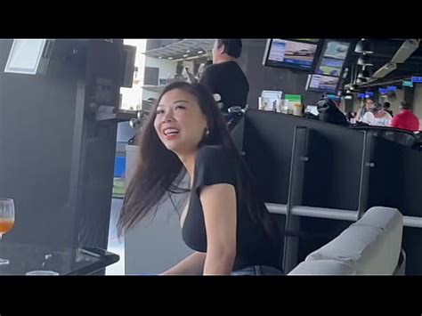 Bulto Busto Asain Caliente Chica Mirando XVIDEOS