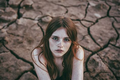 Fondos de pantalla cara luz de sol mujer modelo fotografía Pecas