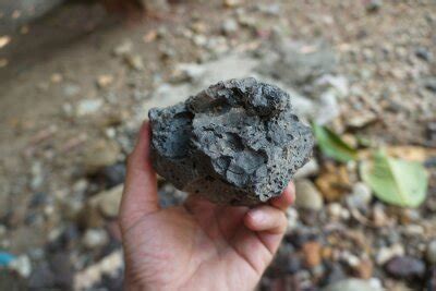 Geologists Hand Is Holding A Sample Of Rhyolite That Shows A Pinturas