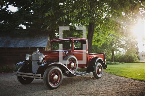 Old Fashioned Truck — Photo — Lightstock