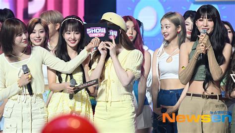 츠키 에버글로우 쇼챔 1위에 나도 모르게 눈물 포토엔hd 손에 잡히는 뉴스 눈에 보이는 뉴스 뉴스엔