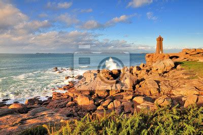 La côte de granit rose sur le sentier du phare de ploumanach posters