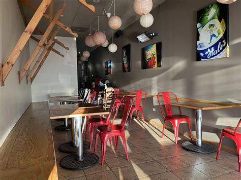 Lincoln Square - Chicago - The Infatuation