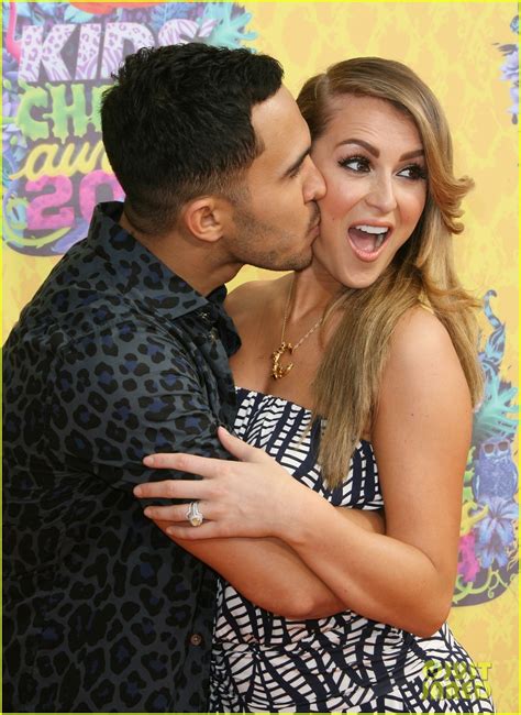 Full Sized Photo of alexa carlos penavega kids choice awards 2014 04 | Photo 3081380 | Just Jared