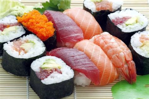 Come Fare Il Sushi Fatto In Casa Pesce Crudo Cotto Con E Senza Alga