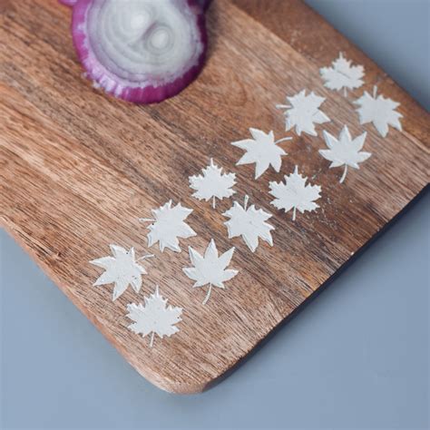 Wooden Chopping Board With Handle and Twin Floral Border