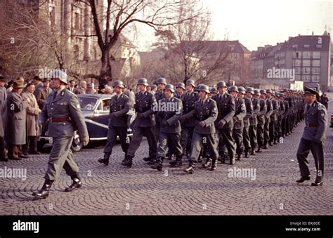 Bundesgrenzschutz Soldaten Fotos Und Bildmaterial In Hoher Aufl Sung