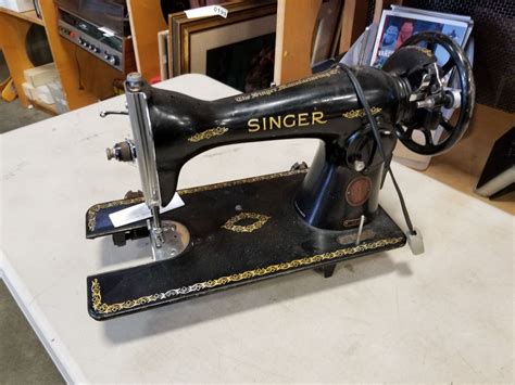 ANTIQUE SINGER SEWING MACHINE - Big Valley Auction