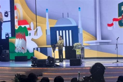 Foto Jokowi Terkejut Lihat Luhut Pakai Jas Kuning Di Acara Hut Golkar