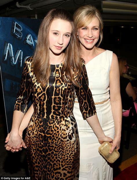 HOME FOR ALL FASHION AND STYLE 2013: Vera Farmiga shows younger sister ...