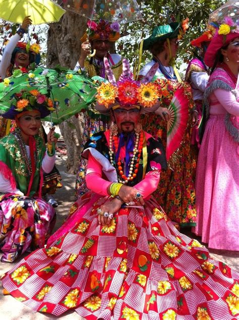 Carnaval de Barranquilla | Dress culture, Rare clothing, Carnival fantasy