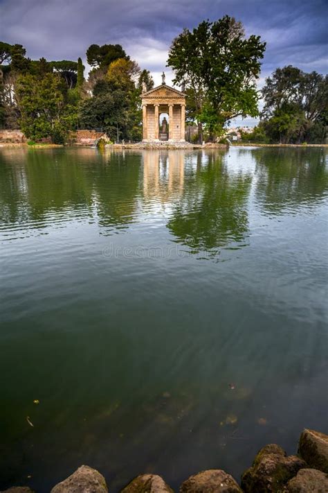 Templo Tempio Di Esculapio De Asclepius En El Parque De Villa Borghese