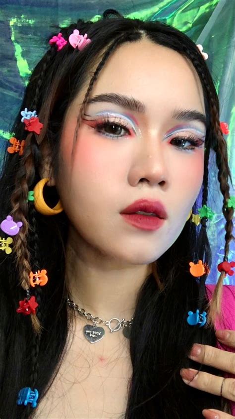 Makeup tone trong veo tiêu chí nền căng bóng mỏng nhẹ Tone korea cho