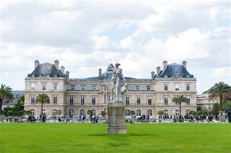 Palacio De Luxemburgo Fotos Banco De Fotos E Imágenes De Stock Istock