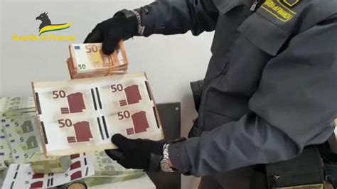 Le Banconote False Da 20 E 50 Euro Si Stampavano A Napoli In Giro Ci