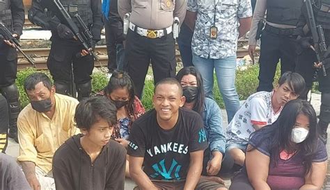 Polisi Gerebek Kampung Narkoba Imcnews