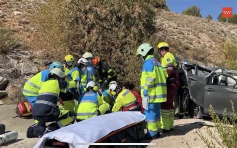 Dos fallecidos en el accidente de un turismo que se salió de la vía