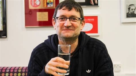 Beautiful South Singer Paul Heaton Pays For Festival Drinks Bbc News