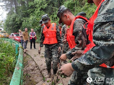 四川南充：河水漫堤倒灌城区 武警官兵紧急抢险新浪四川新浪网