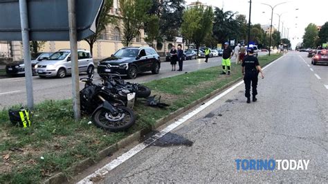 Torino Settembre Corso Vercelli Auto Contro Motocicletta