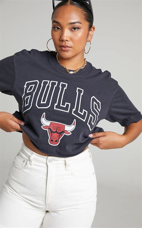 Mitchell And Ness Chicago Bulls Cropped Vintage Keyline Tee In Faded