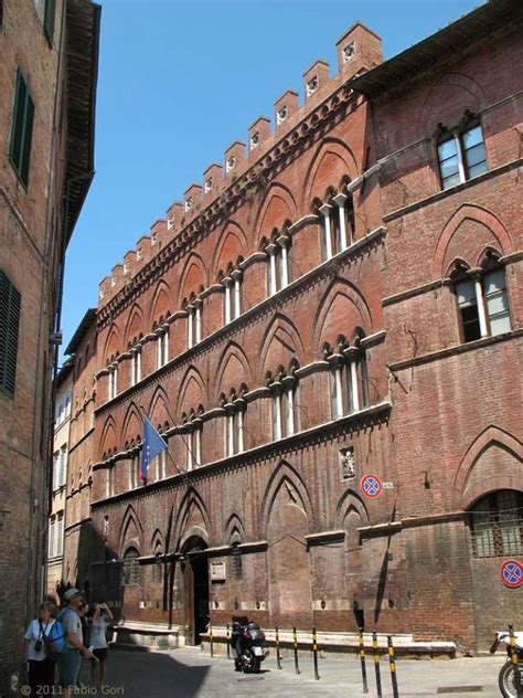 Pinacoteca Nacional de Siena Itália imperdivel Localizada no