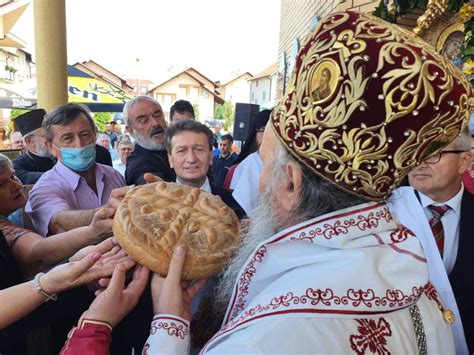 Kumovao Na Elnik Peri Obilje Eno Godina Od Osnivanja Crkvene