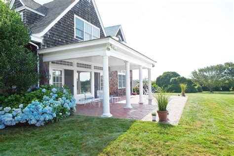 The Original Grey Gardens Carriage House In East Hampton Asks 9 5m