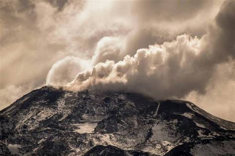 Chile Explosión en Complejo Volcánico Nevados de Chillán genera