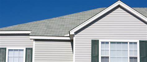 Wood vs Vinyl: Which Home Siding Material is Best For Your Property?