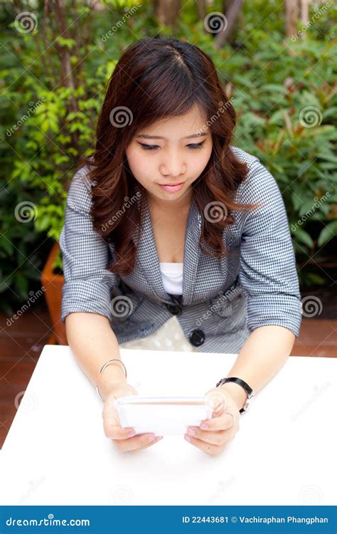 La Femme Portent Le Papier De Note Image Stock Image Du Modèle