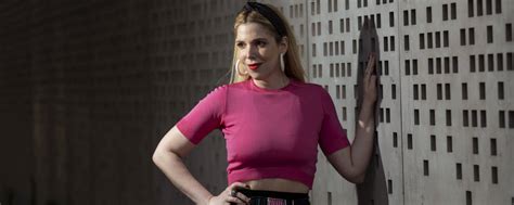 F Cinema e Séries Apresentadora do Prêmio Sexy Hot Natália Klein diz que tensão sexual