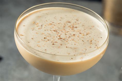 Brandy Alexander Cocktail Recipe - Mixology Kitchen