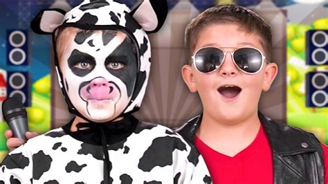 Learn Animal Sounds Moo Moo Moo Cow Song Funtastictv Youtube