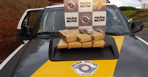 G1 Três jovens são presos tijolos de maconha em rodovia de